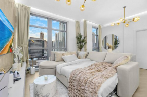 FIRST CLASS 2BR Downtown Lively Getaway